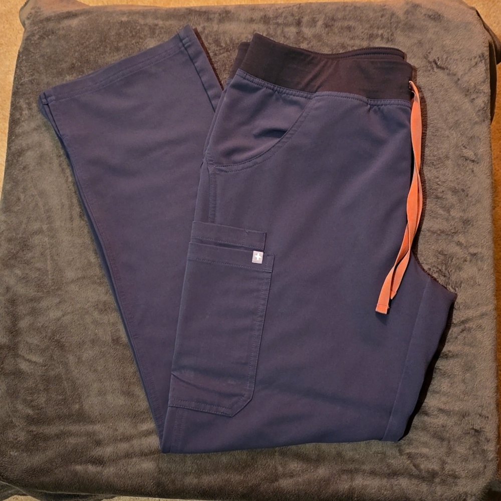 Women's Figs scrub pants, M, gray